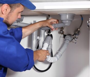 Professional,Plumber,Fixing,Piping,System,At,Home